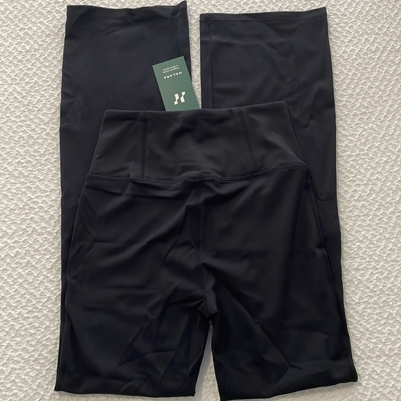 NWT - Halara Leggings. XS - Picture 3 of 5